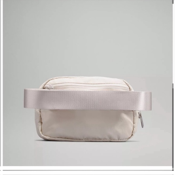 Lululemon Everywhere Belt Bag Opal - Picture 2 of 4